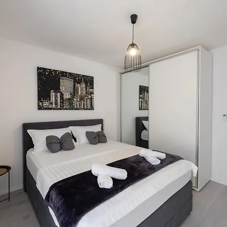 Zelic Apartment *