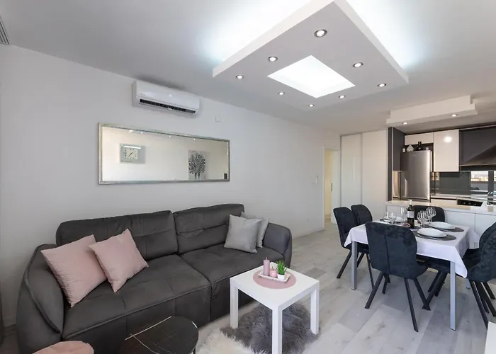 Zelic Apartment *